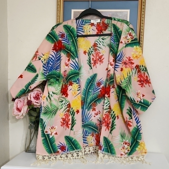 Umgee Tops - Fits S - large Floral Tropical kimono Coastal Beachy Vacation Lagenlook Bohemian